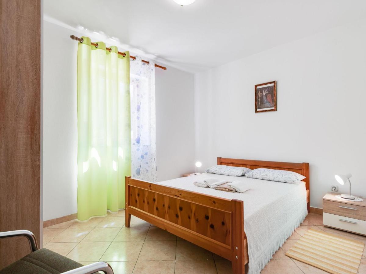 Secluded Apartment In Pore With Garden Poreč Chambre photo