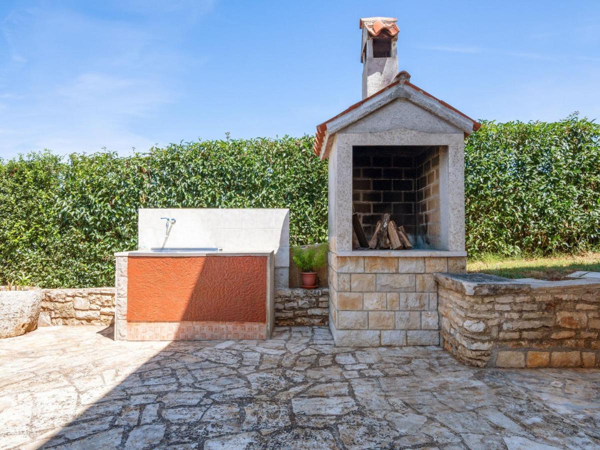 Secluded Apartment In Pore With Garden Poreč Extérieur photo