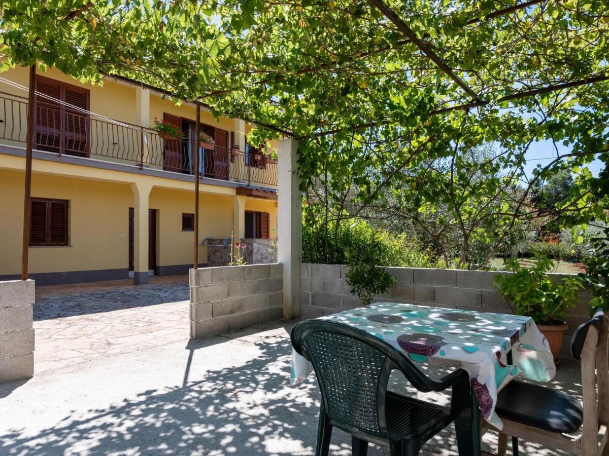 Secluded Apartment In Pore With Garden Poreč Extérieur photo