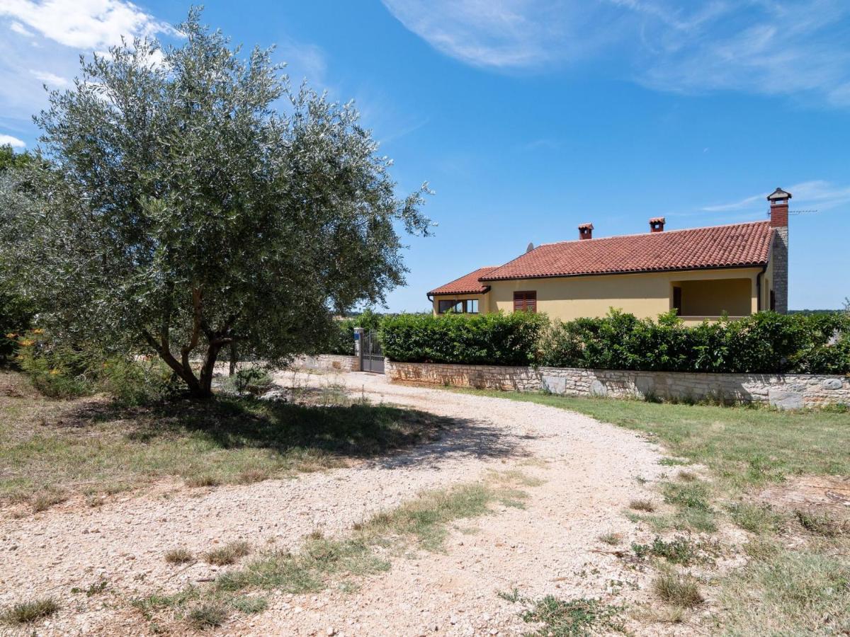 Secluded Apartment In Pore With Garden Poreč Extérieur photo