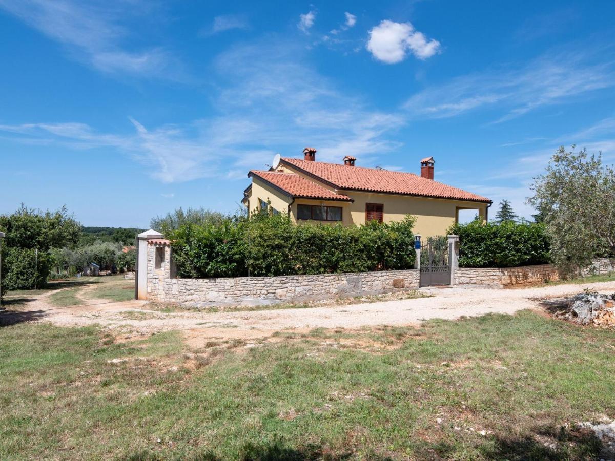 Secluded Apartment In Pore With Garden Poreč Extérieur photo